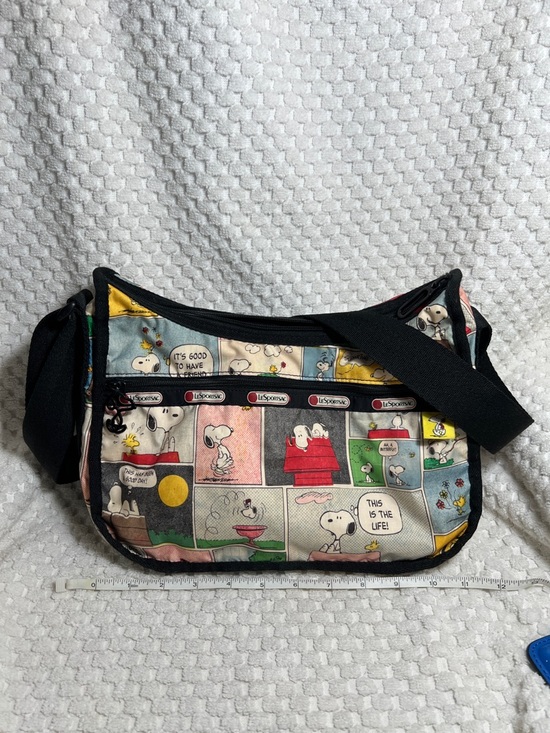 Lesportsac Handbags - LeSportsac Snoopy Comic Print Crossbody Bag